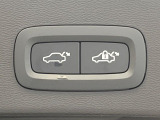 【パワーバックドア】スマートキーや運転席のボタンを押すだけでリアゲートが自動で開閉します!荷物を持っている時や、高い位置にあるバックドアを閉める際に便利な機能です。