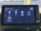 iPodやUSB、Bluetoothオーディオ、交通情報などの項目を画面で確認できます。目的に合わせて選びやすく、音楽や情報を日常の移動に活用いただけます。
