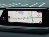 マツダコネクトの8.8インチワイドセンターディスプレイです。『Android Auto』『Apple CarPlay』や独自のコネクテッドサービスに対応したインターフェイスシステムです。