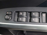 運転席からも操作可能な全席パワーウィンドウが装備されています。