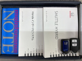 スマートキーは鍵をバッグに入れたままでもドアロックの開閉やエンジンのON・OFFができます。夜間や雨の日も鍵を探さなくて良いので便利です。