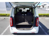 床を低くして、その分荷室を広くしたN-WGN。重い荷物も楽に積み降ろしができ、上下2段の積み分けもできます。