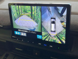 【マルチビューカメラシステム】専用のカメラにより、上から見下ろしたような視点で360度クルマの周囲を確認することができます☆死角部分も確認しやすく、狭い場所での切り返しや駐車もスムーズに行えます。