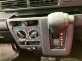 納車前にはプロのメカニックが、各部の点検を行います。ディーラーにしか出来ない品質、そしてサービスできっと満足していただけると思います!