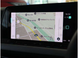 【純正ナビゲーション「DISCOVER PRO」】 高解像度ディスプレイ採用で大画面に詳細な地図情報を表示。とても使いやすいナビゲーションです。APP-CONNECT対応でスマートフォンを簡単接続。