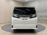 リヤ、後ろから見るとまた車の印象が変わってきますね☆☆