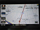 ディーラーオプションのメモリーナビにはアラウンドビュ-モニタ-が組み合わされています。 地デジTVの視聴とブルーレイディスクの再生が可能です。