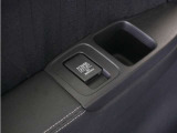 ◆サードシート用アクセサリーソケット◆3列目にも電源を設置。搭乗される方がスマホの充電をしたり、アウトドアのシーンでも活躍いたします!