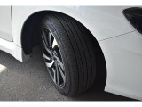 タイヤサイズは225/45R18です。