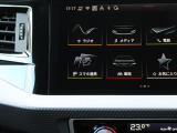 スマートフォンとAudiをUSBケーブルを介し接続。AppleのCarPlayやAndroid Autoのアプリを通じて、スマートフォンのコンテンツをMMIディスプレイに表示します。