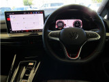 一見シンプルなインパネですが、視認性と操作を優先で考えたパネルスイッチは運転中のスイッチ操作が簡単で安全!長きにわたり多くのオーナー様に好評です