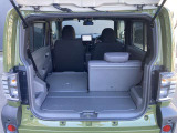 シートが可倒式になっていますので、用途に合わせて倒して頂ければ荷物を積むスペースが広くなります。