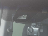 ◆Honda SENSING◆ カメラ等装置で精度の高い検知能力を発揮、安全運転を支援します。ステアリング上のコントローラーに注目!