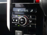 オートエアコンで車内快適♪ご希望の温度に設定すれば風向きや風量を自動で調整してくれますよ!