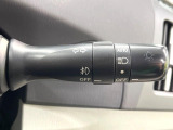 【オートライト】周りの明るさに応じて自動でヘッドライトの点灯・消灯ができる機能です!ライトの付け忘れ・消し忘れなどが無くなり、雨の日や夕方の走行も安心!トンネル通過時も便利ですね