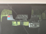 【トヨタセーフティセンス】走行中に前方の車両等を認識し、衝突しそうな時は警報とブレーキで衝突回避と被害軽減をアシスト。より安全にドライブをお楽しみいただけます。