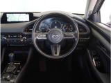 【運転席】最適なドライビングポジションでドライブをお楽しみください。