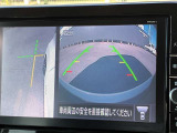 停車時にはサイドブラインドモニターに切り替えて、左前方の状況もすぐに確認できます