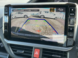 後方の様子を画面で確認しながら駐車でき、ガイドラインも目安として活用できます。周囲の状況を確認する習慣とあわせて、駐車時の安全確認をサポートします。