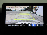 バックカメラの画像です。ガイドラインがスムースな車庫入れをサポートいたします。車庫入れの安心感がアップしますね。