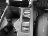 電子パーキングブレーキ採用!!ブレーキホールド機能も付き、長い信号待ちなどとっても便利です!!