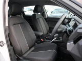 Audi車はどの車種も全てレザーハンドルです。そこにはAudiのこだわりがあり質感の高いレザーでしっかりと手に馴染み、高級感を演出します。