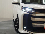 LEDヘッドライトです。デザイン性がよくとても明るいので、夜間の走行や悪天候でも安心です。しかも長寿命!