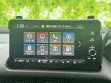 ナビや電話、オーディオなどの機能が画面上に整理され、目的に合わせて選びやすい構成です。各項目の表示が見やすく、日常で使う機能を確認しながら操作できます。
