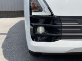 【LEDフォグランプ】霧や雨などの悪天候時に視界を確保するために自動車に取り付けられる補助灯です。ハロゲンなどの従来の光源と比べて明るく、視認性や安全性を向上させます!!