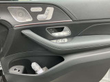 当社の車両は検査員による厳格な検査を行います!機関系はもちろん、骨格部位修復歴や外板パネルの交換歴・板金塗装歴などを十分に確認した上で、基準に達した車両のみを取り扱います!!