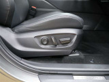 パワーシート搭載。微妙な調整が手軽にでき、ピッタリのポジションで運転することが可能です。