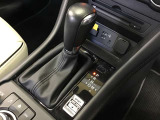 6速オートマチックとなります。ギアの切り替えも手動で行えるのでマニュアル車を運転しているような感覚でもドライブをお楽しみいただけます。