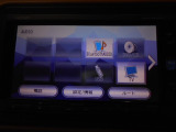 1セグテレビ搭載。DVD・CD再生、USB入力、Bluetoothオーディオに対応しています。