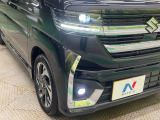 【LEDヘッドライト】悪天候や夜間走行時も良好な視界を確保し安心して運転できる高輝度LEDヘッドライトを装備!点灯速度が早く、消費電力も抑えられています。