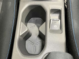 運転席・助手席のドリンクホルダーです