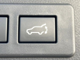 【パワーバックドア】スマートキーや運転席のボタンを押すだけでリアゲートが自動で開閉します!荷物を持っている時や、高い位置にあるバックドアを閉める際に便利な機能です♪