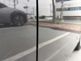 運転席ドアに小傷あります。