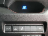 ステアリングヒーター付き。寒い日のドライブも、手のひらから温めてくれます。