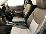 高いホールド性で運転姿勢が安定します。長距離ドライブでも疲れにくいのが魅力です。快適なドライビングライフをお送りください♪