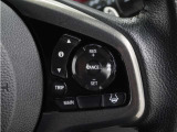 ◆アダプティブクルーズコントロール◆予め設定した車速内でクルマが自動的に加減速。前走車との適切な車間距離を維持しながら追従走行します。【LKAS】車線維持支援システムでステアリング操作を支援。