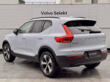 Volvoらしい縦型テールランプが印象的なリアデザイン。