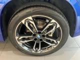 アウトバーンでの走行を見据えたBMWのブレーキシステムはもしもの時にもいち早くマシンを停止してくれます。