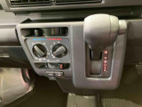 納車前にはプロのメカニックが、各部の点検を行います。ディーラーにしか出来ない品質、そしてサービスできっと満足していただけると思います!