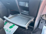 センターテーブルスマホも置きやすい