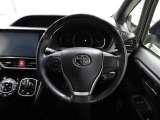 各操作スイッチなどもハンドルから手を放すことなく操作可能で安全運転に支援いたします!