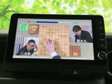 テレビ番組を画面で楽しめる装備です。停車中の休憩時間などに映像を視聴でき、車内で過ごすひとときにも便利にお使いいただけます。視認しやすい画面配置です。