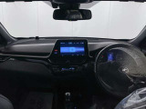 落ち着いたカラーの内装で、ゆったりと運転したい方に。