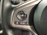 ステアリングにオーディオ操作スイッチが付いています。オーディオ画面に直接タッチしなくても操作が出来ますので、運転に集中できます。