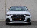 一目でAudiだと分かる特色を持つフロントマスク。