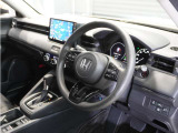 ◆視界広々で非常に運転しやすくロングドライブでも疲れを感じさせないすっきりとまとまったインパネ周りです。